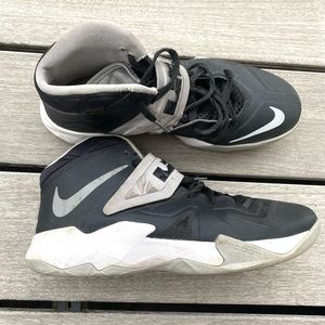 Nike Lebron James Basketball Shoes 